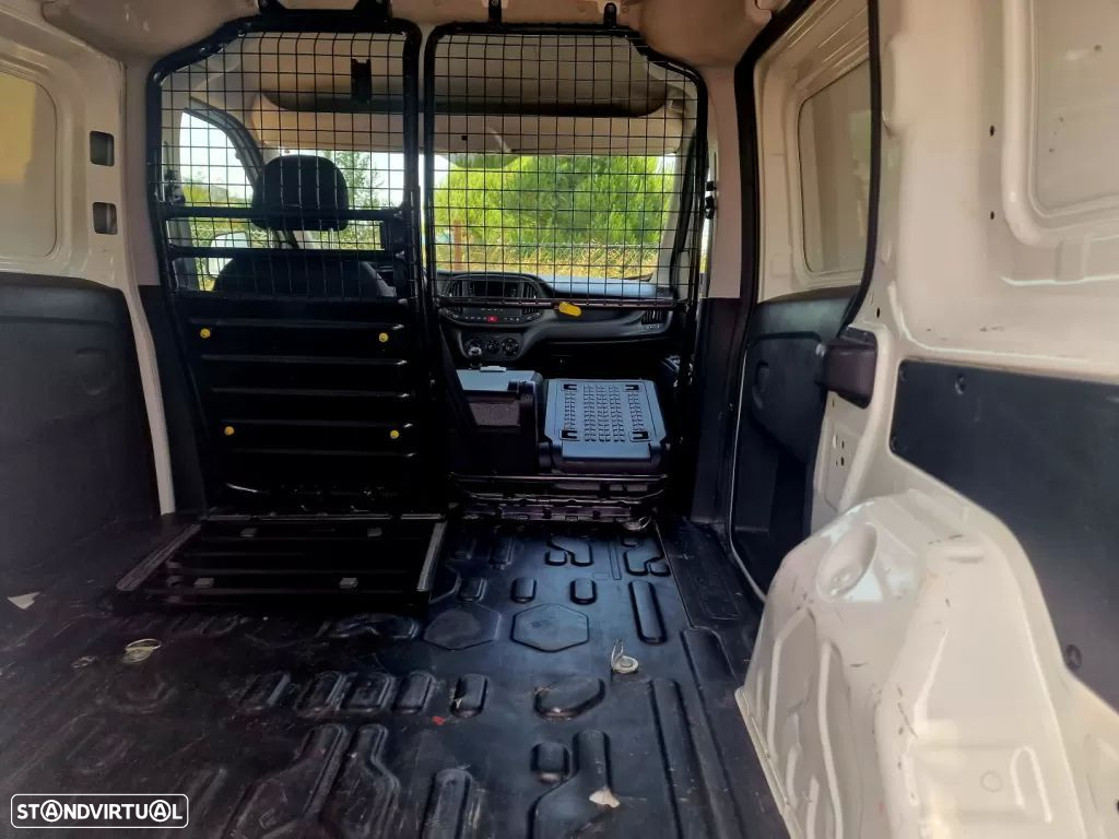 Fiat Doblo Cargo 1.6 Multijet-IVA Dedutível-AC - 28