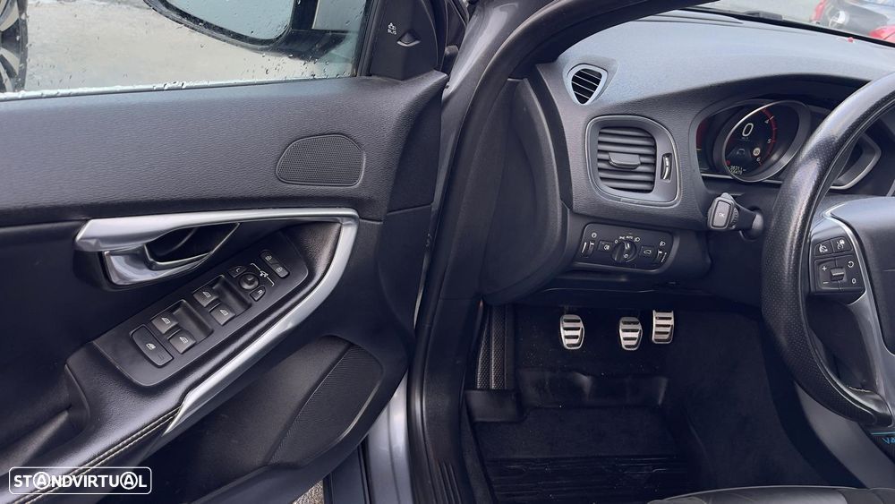 Volvo V40 D2 R Design - 6