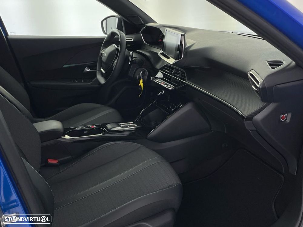 Peugeot 2008 1.2 PureTech Allure EAT8 - 22
