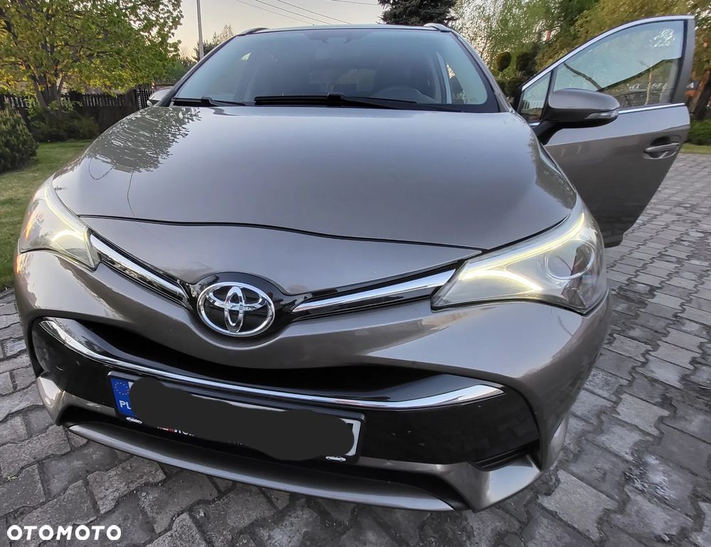 Toyota Avensis 2.0 D-4D Prestige - 2