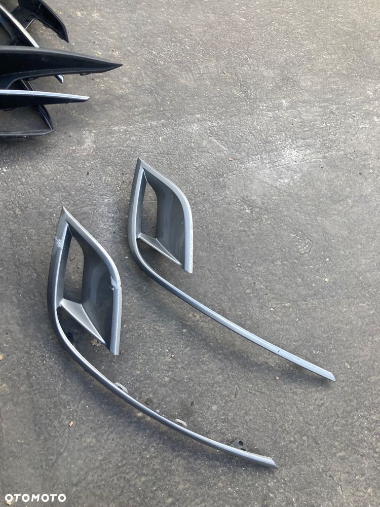 RENAULT Megane IV 4 GT lewa kratka ZDERZAKA  przedniego KRATKA halogenu W ZDERZAK  przedni  listwa halogen zaślepka - 3