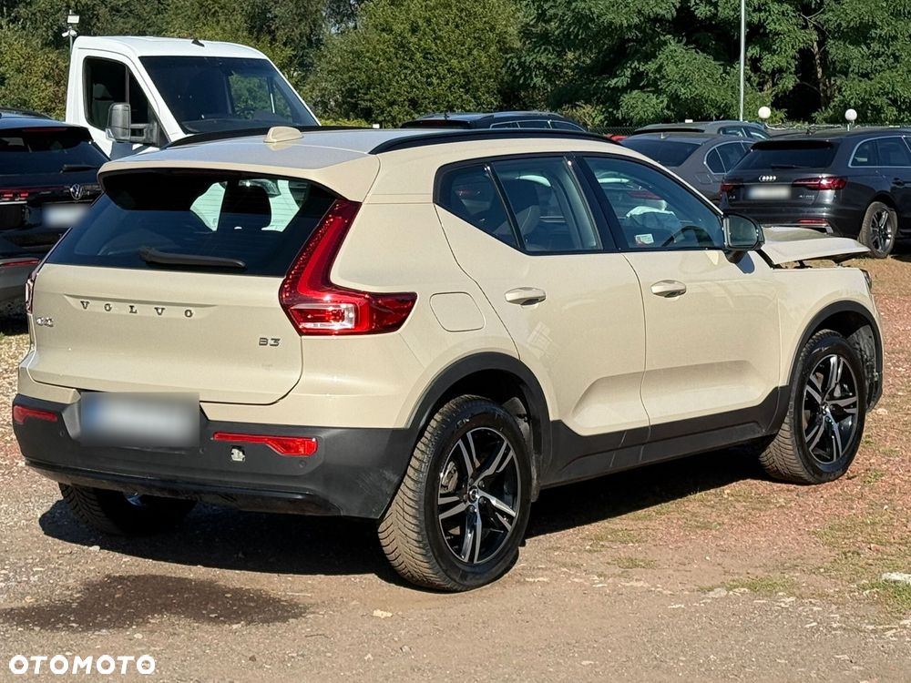 Volvo XC 40 B3 Plus Dark - 2