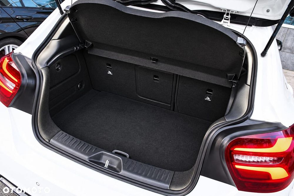 Mercedes-Benz Klasa A AMG 45 4Matic AMG Speedshift 7G-DCT - 16