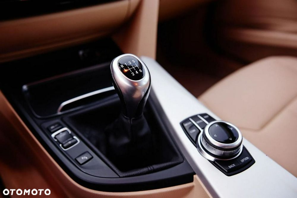 BMW Seria 3 318d Edition Luxury Line Purity - 16