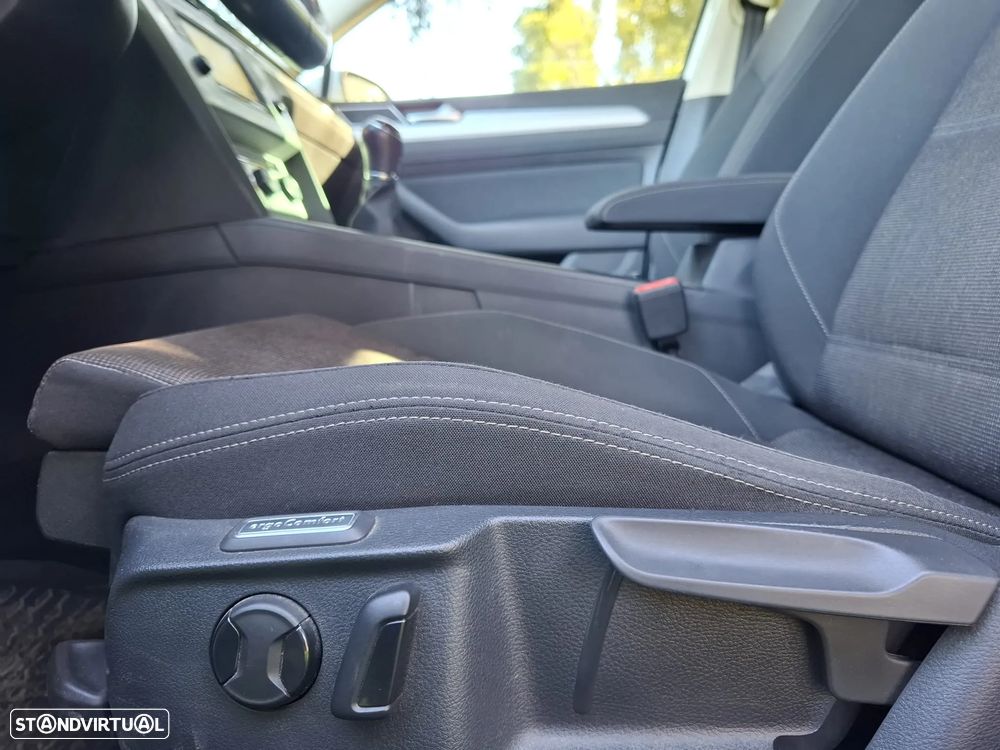 VW Passat 1.6 TDI Trendline - 26