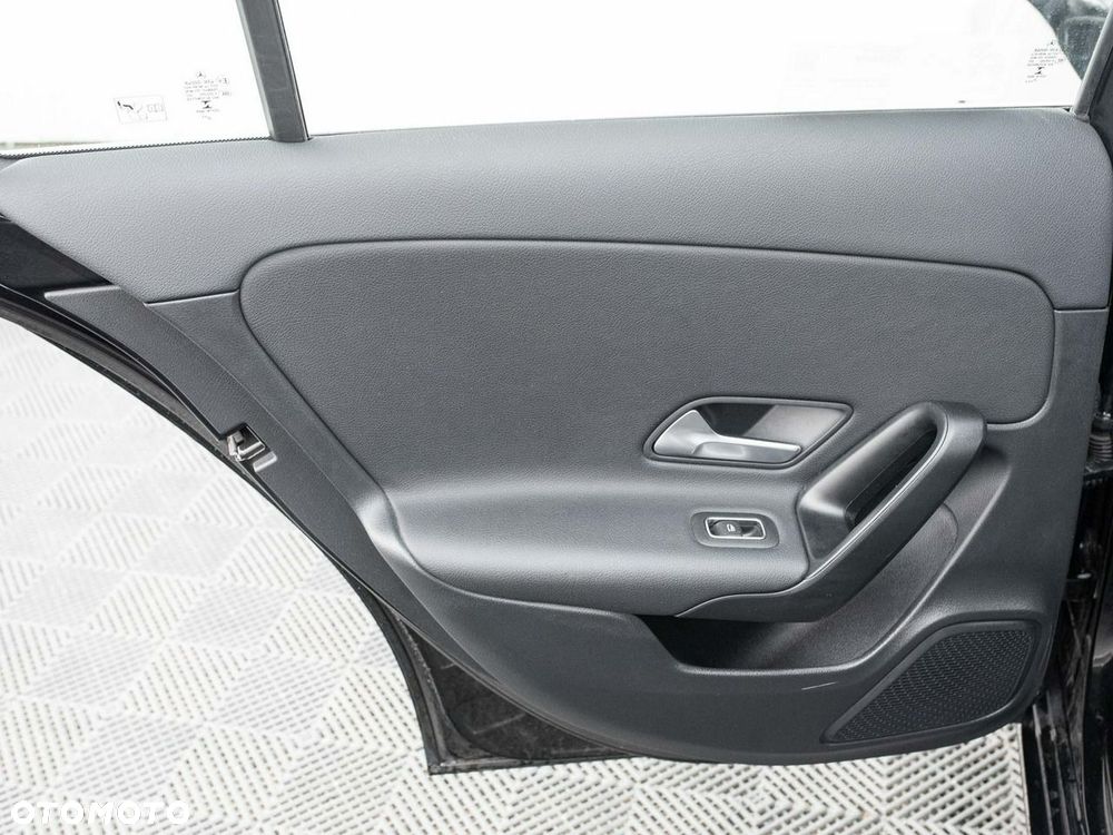Mercedes-Benz Klasa A 180 7G-DCT - 23