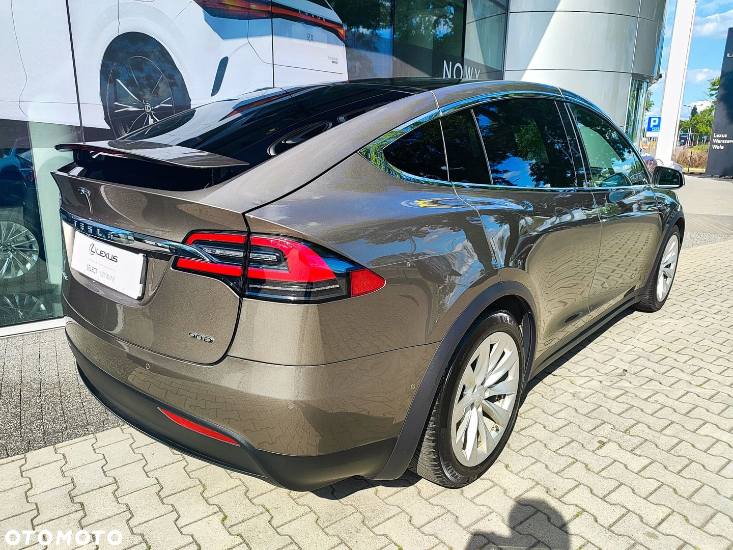 Tesla Model X 90 D - 14