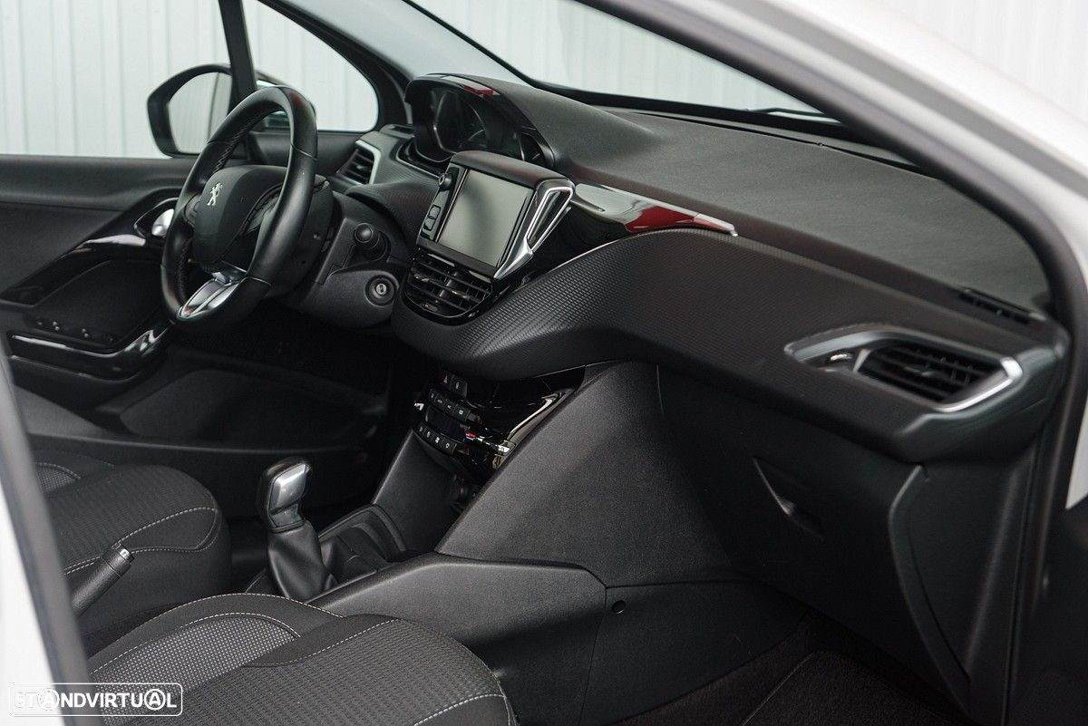 Peugeot 208 1.2 PureTech Allure - 18