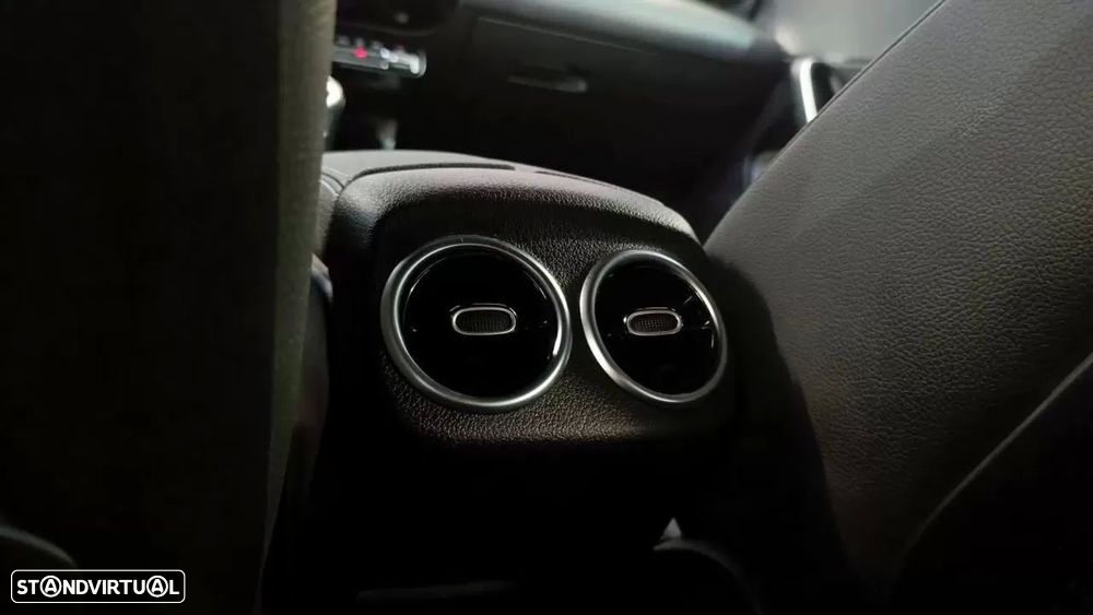 Mercedes-Benz CLA 180 - 43