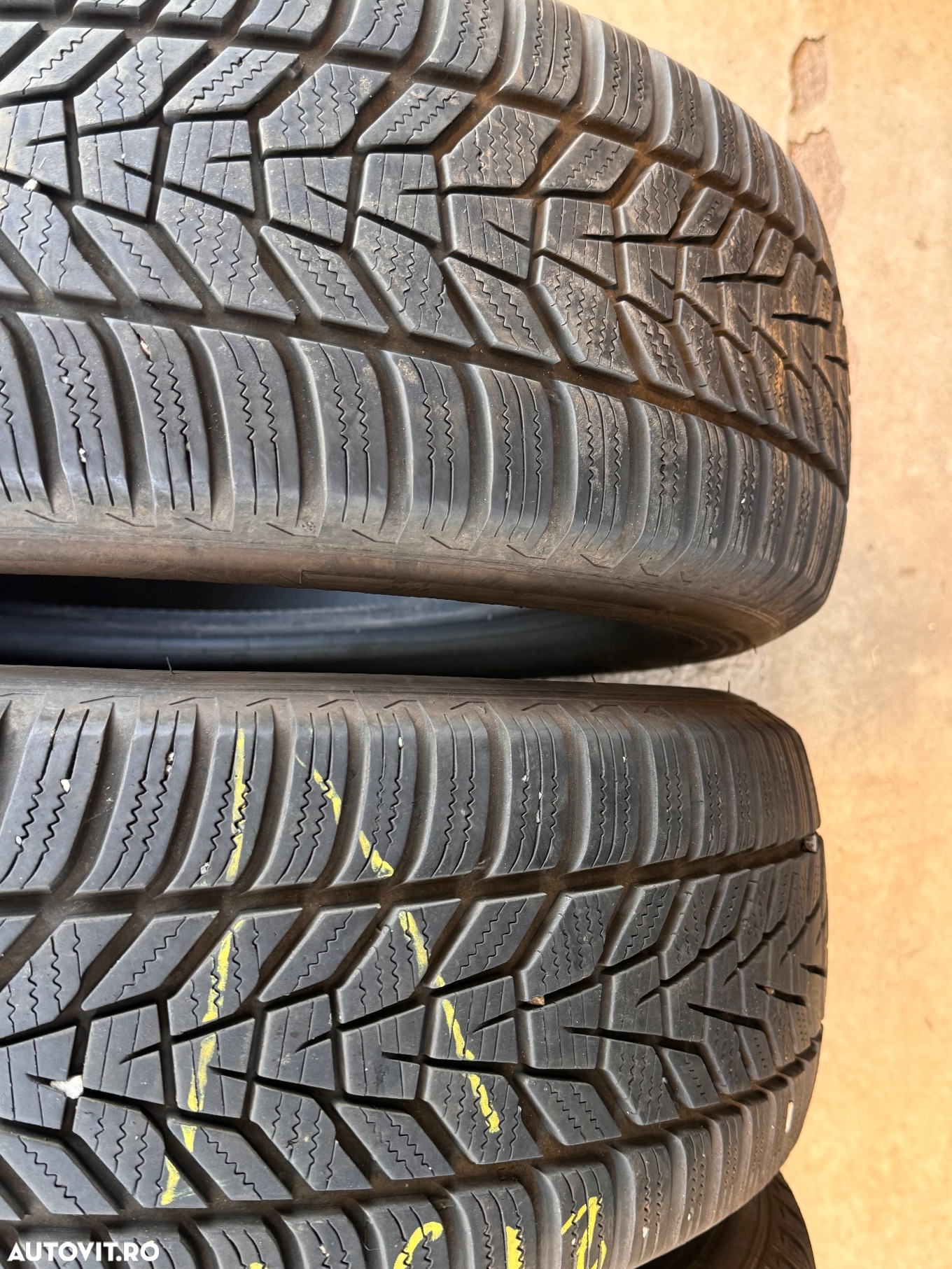 Vând 4 anvelope 215/65/17 hankook de iarnă ca noi - 2