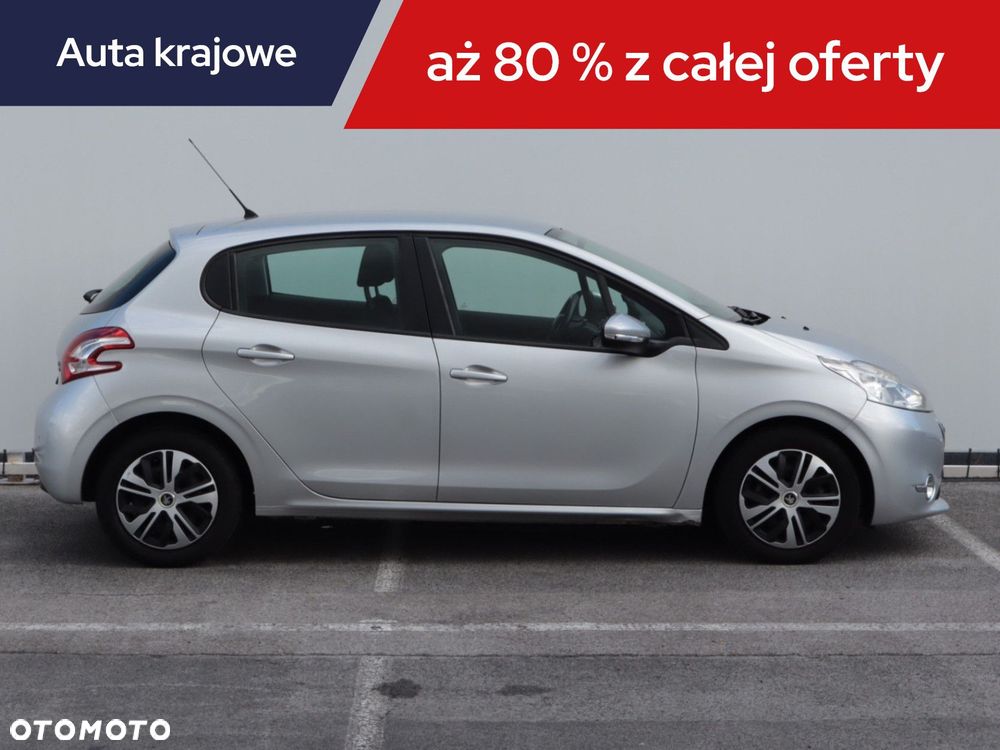 Peugeot 208 - 8