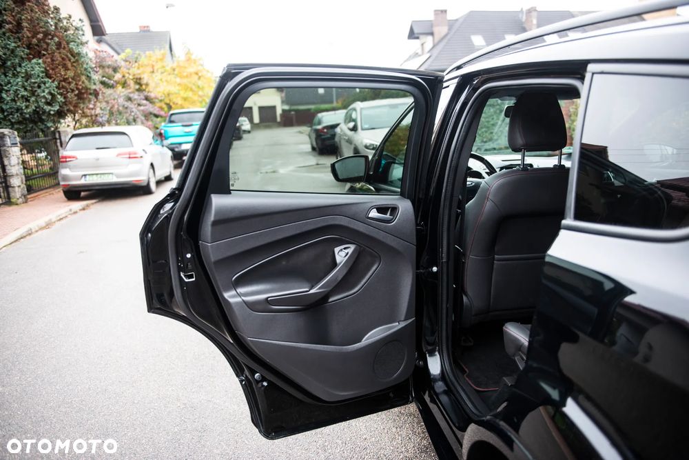Ford Kuga 1.5 EcoBoost 2x4 ST-Line - 29