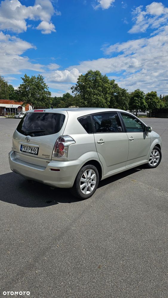 Toyota Corolla Verso 2.2 D-4D Gold - 3