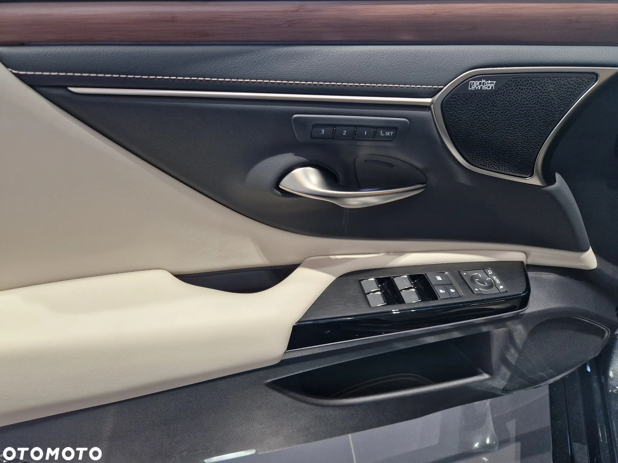 Lexus ES 300h Prestige - 7