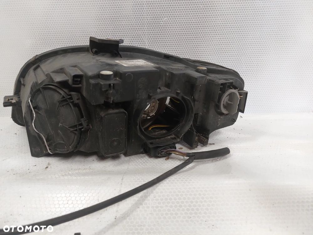 .  LAMPA PRZOD PRZEDNIA PRAWA AUDI A4 B7 - 3