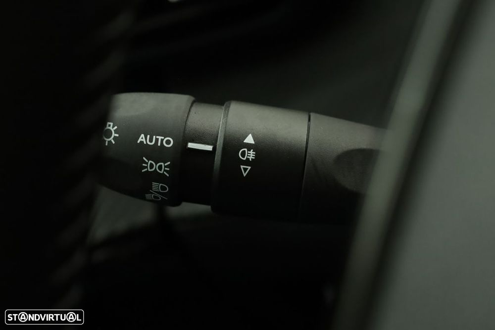Peugeot e-2008 54 kWh Allure - 18