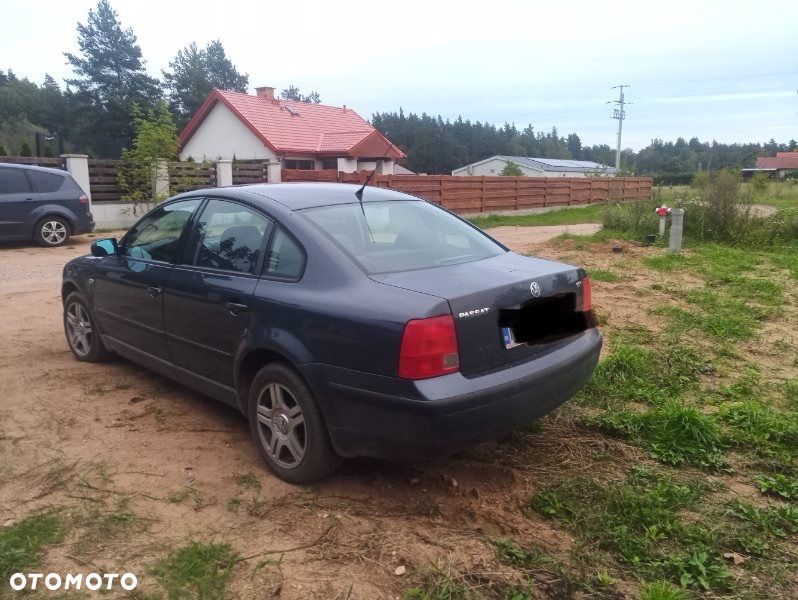 Volkswagen Passat - 1