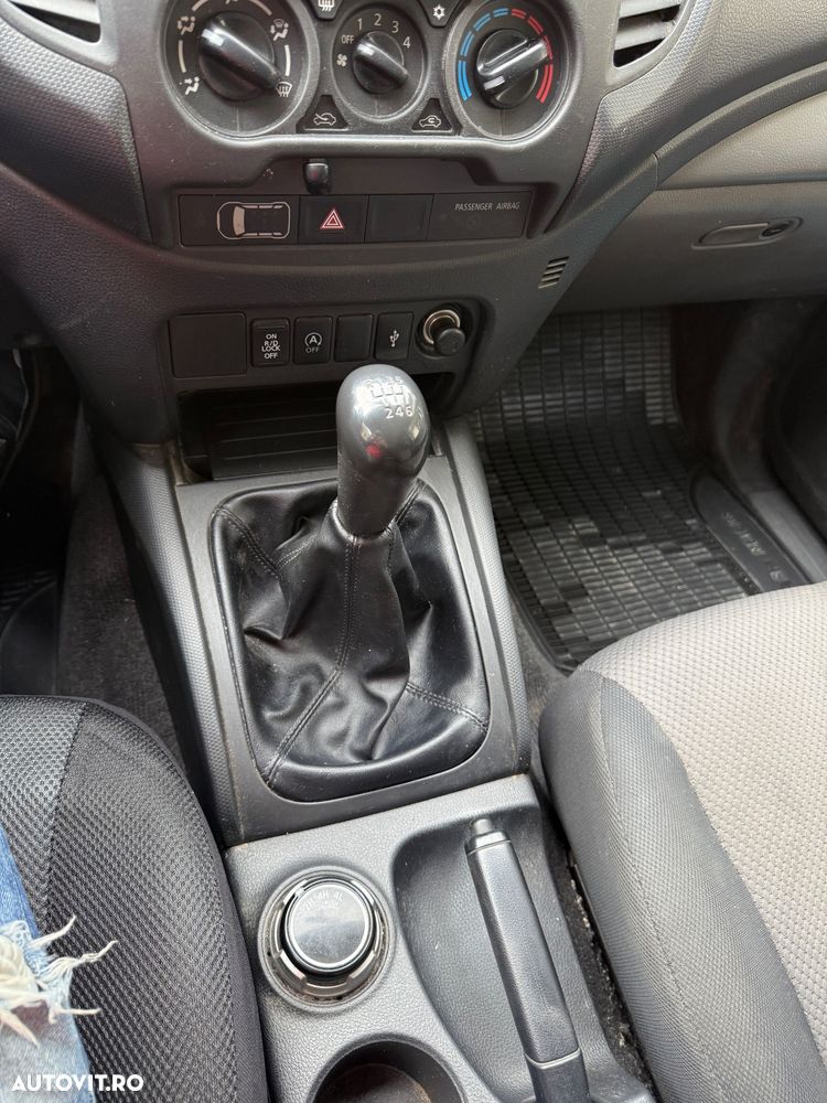 Mitsubishi L200 Double Cab M/T Invite - 35