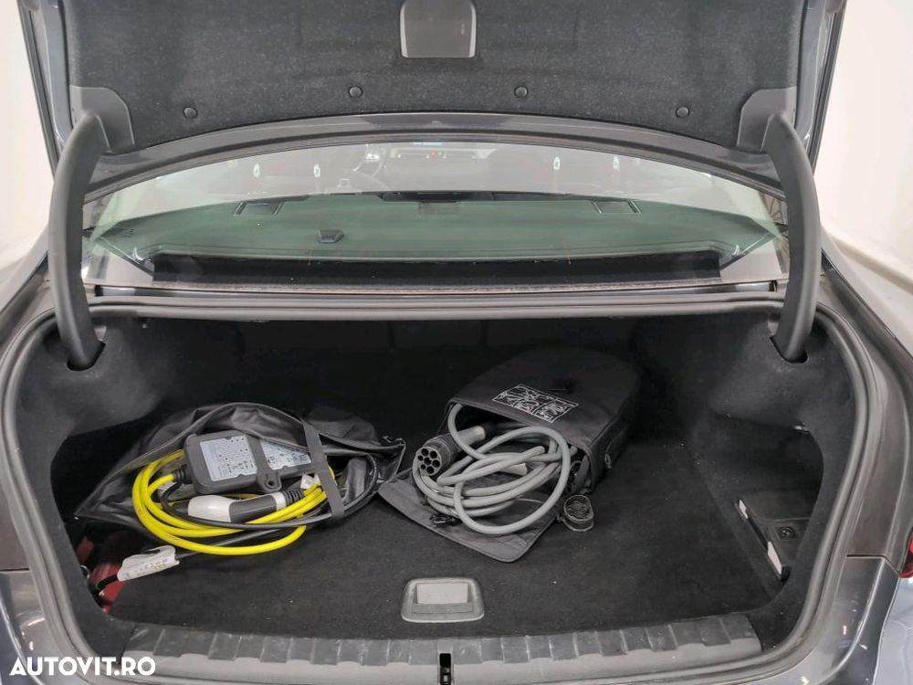 BMW Seria 3 330e AT PHEV - 11