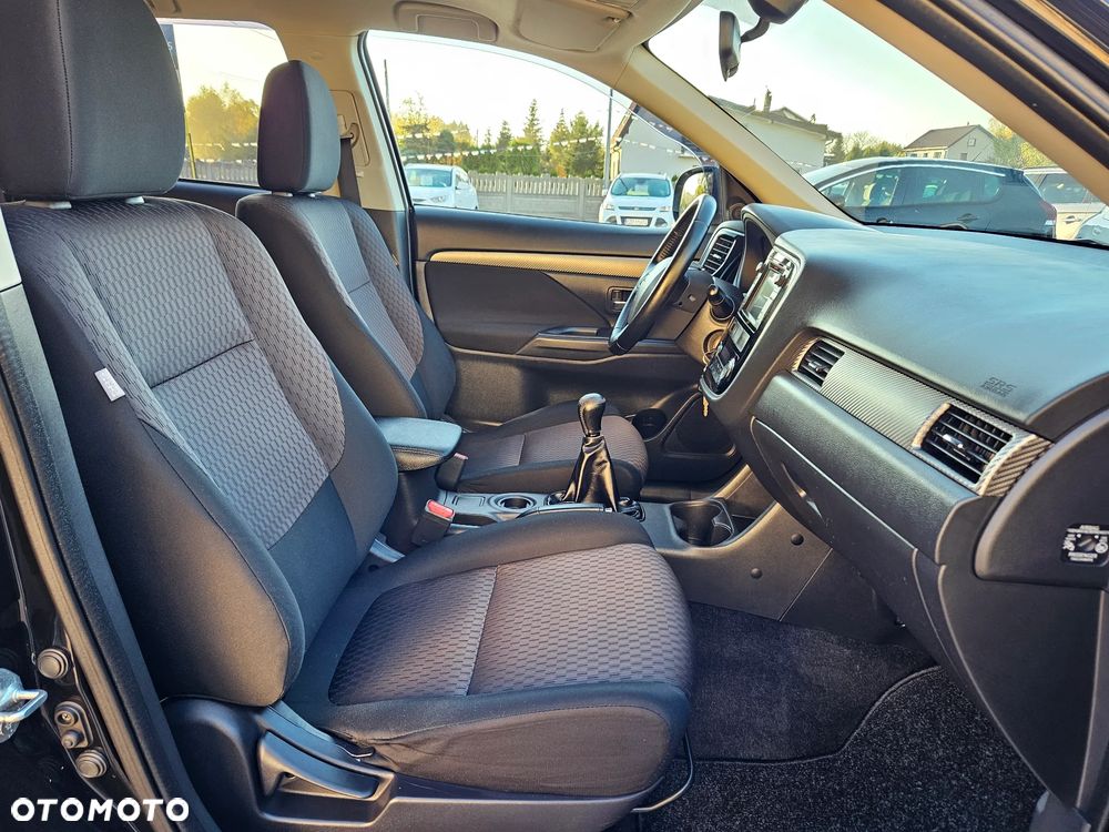 Mitsubishi Outlander 2.0 Invite + 2WD - 20