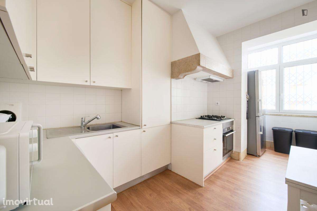 Quarto - localizado em Marquês de Pombal Lisbon - Grande imagem: 4/24