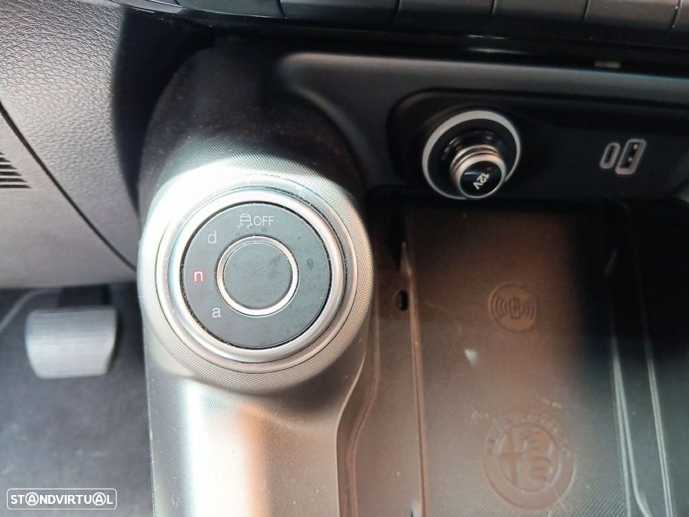 Alfa Romeo Tonale 1.3 Plug-In Hybrid Sprint e-AWD — fotografia 30