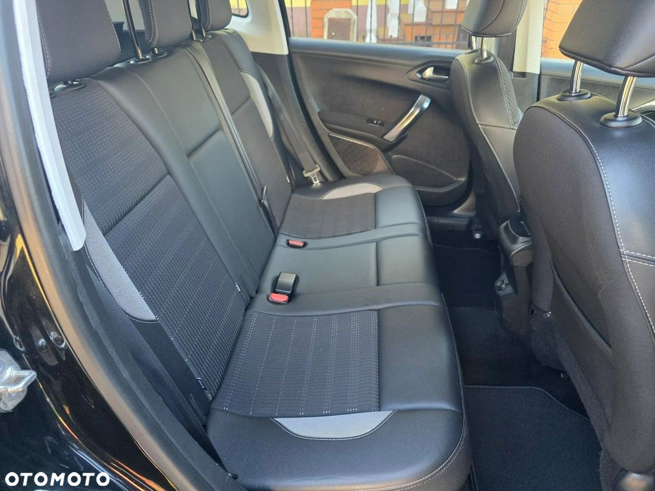 Peugeot 2008 1.2 Pure Tech Allure S&S EAT6 - 18