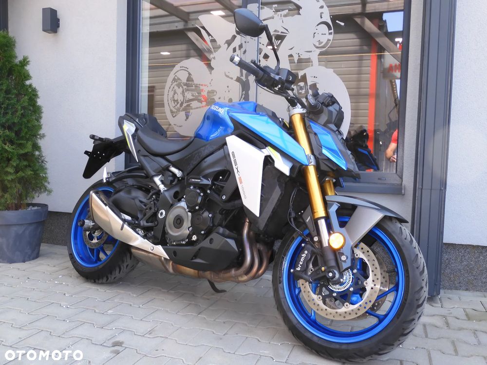 Suzuki GSX - 21