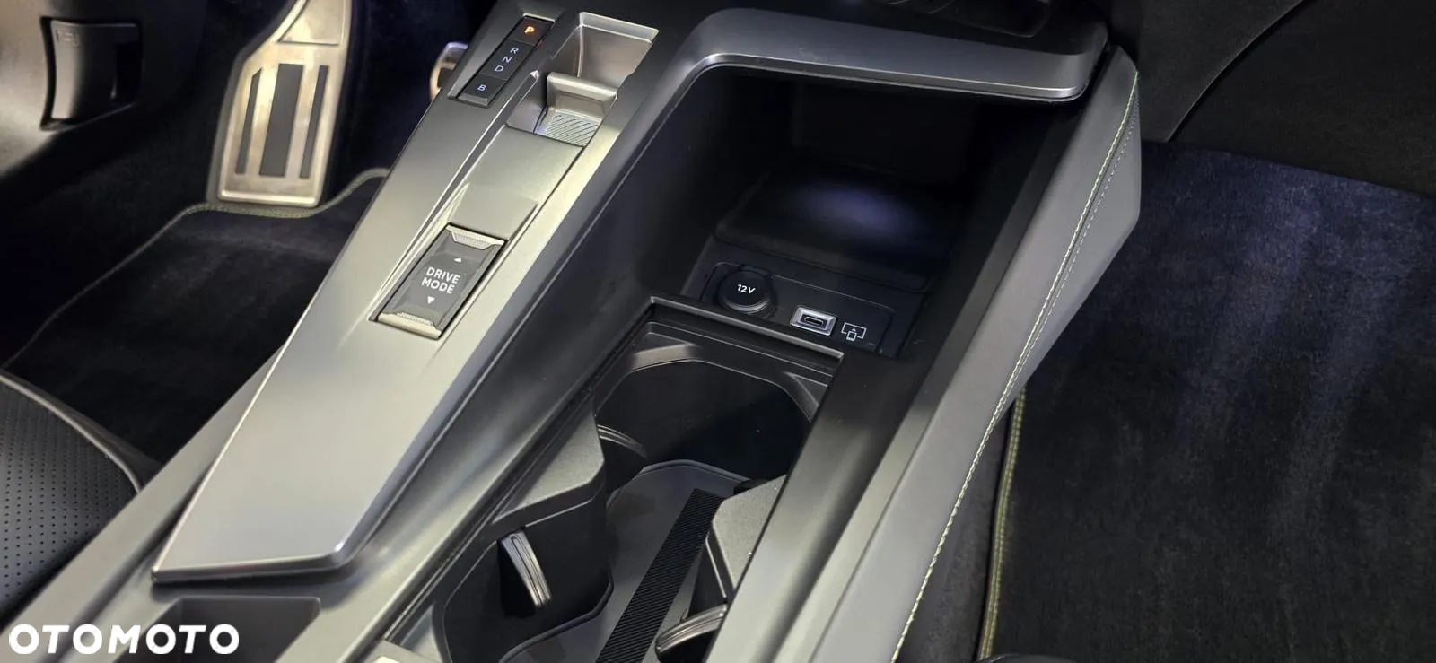Peugeot 408 1.6 Plug-In Hybrid 225 GT EAT8 - 17