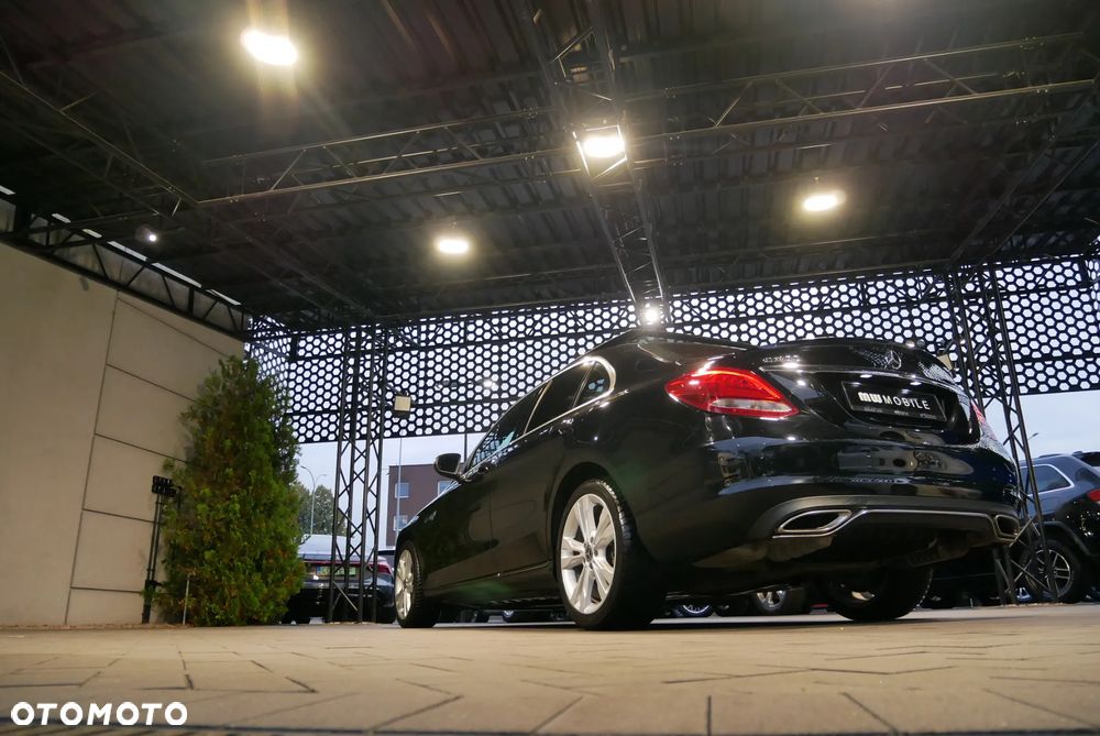 Mercedes-Benz Klasa C 300 7G-TRONIC - 39