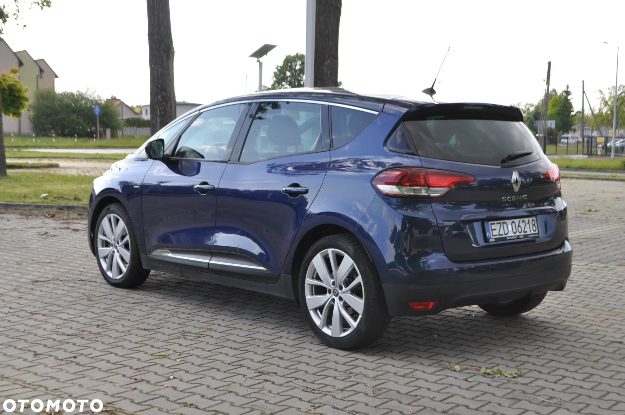 Renault Scenic TCe 140 GPF LIMITED - 12