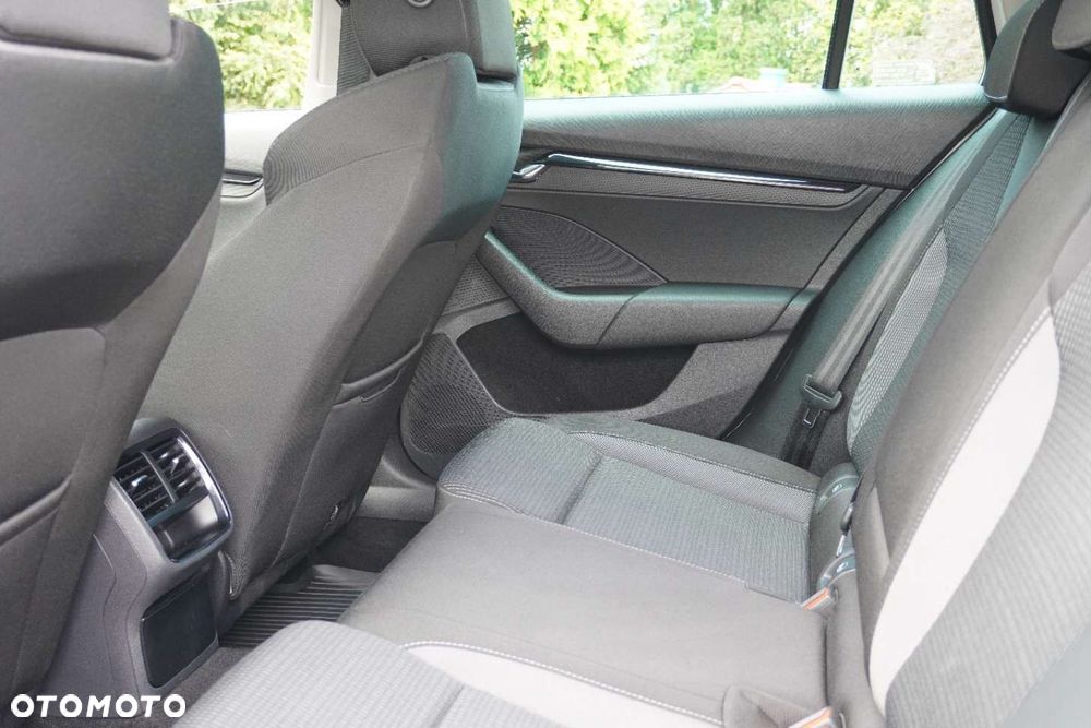 Skoda Octavia 2.0 TDI DSG Ambition - 23