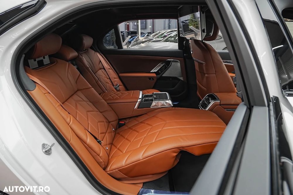 BMW Seria 7 740d xDrive - 14