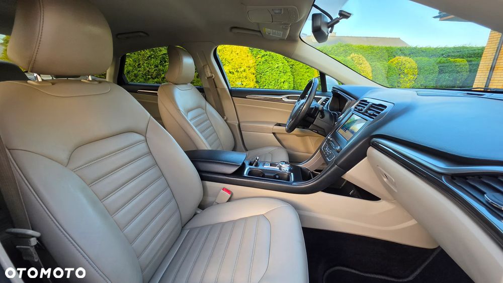 Ford Fusion 2.0 EcoBoost Titanium - 23