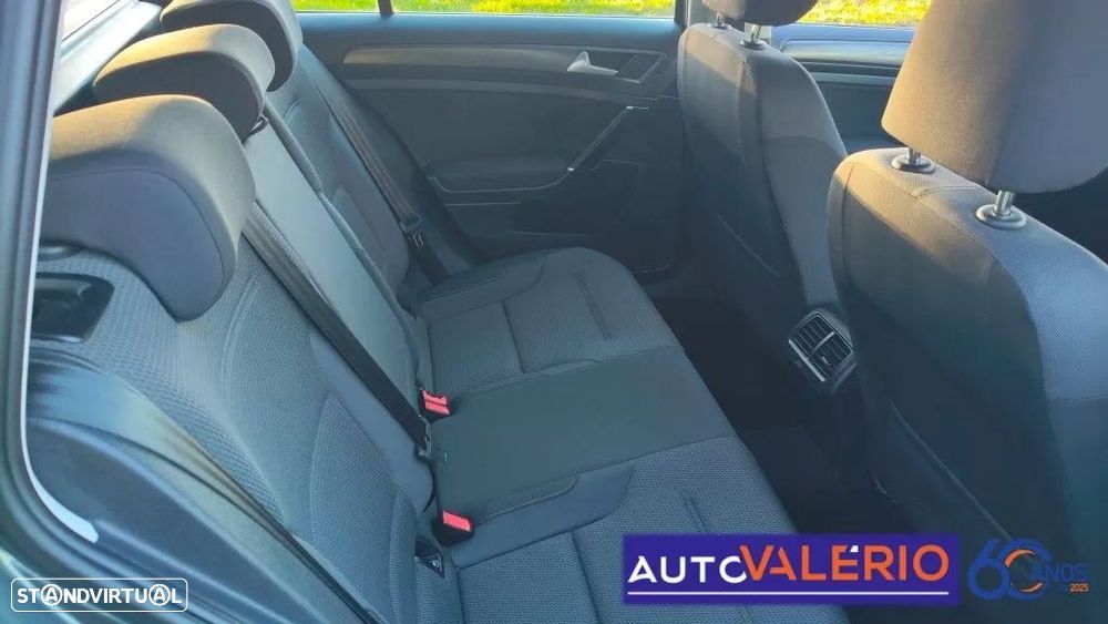 VW Golf Variant 1.6 TDi Confortline DSG - 27