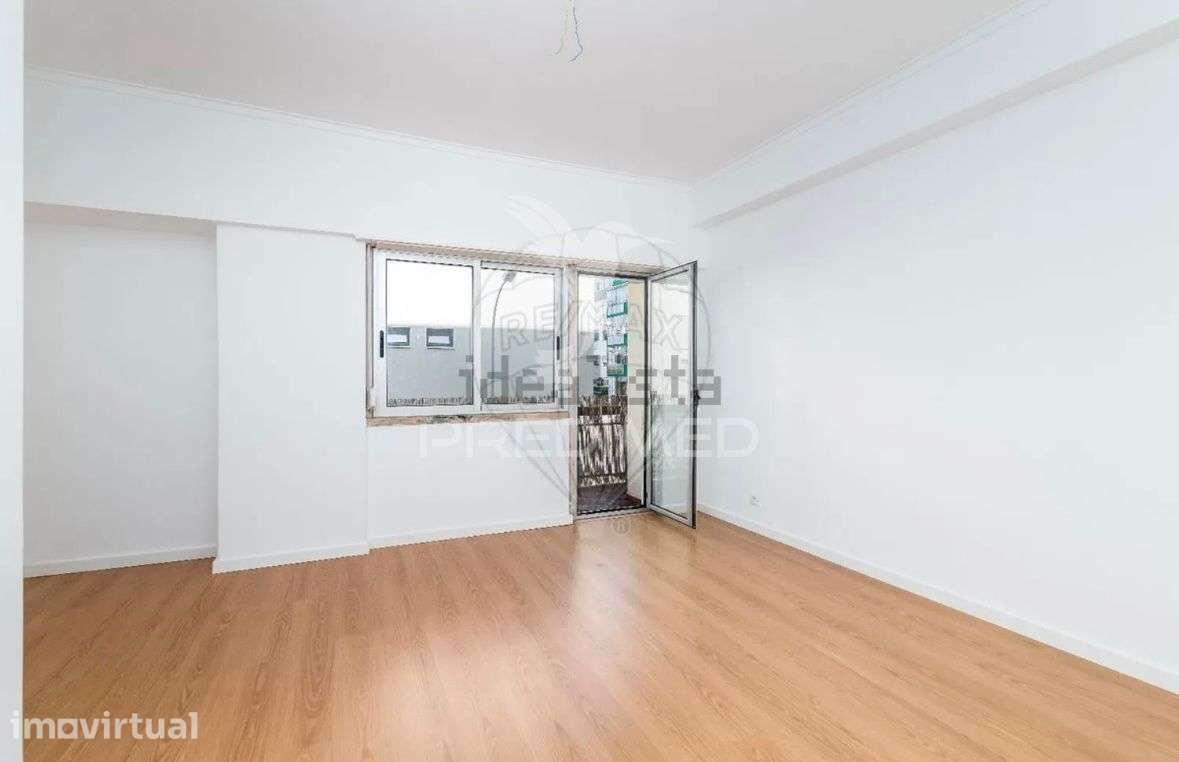 Arrendamento T3 varanda localizado proximo da Praia Oeiras - Grande imagem: 2/10