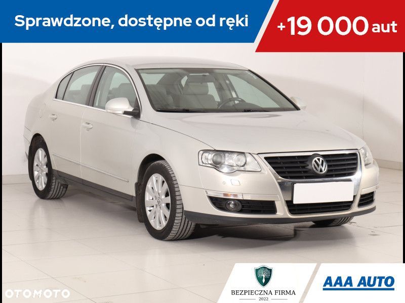 Volkswagen Passat - 1