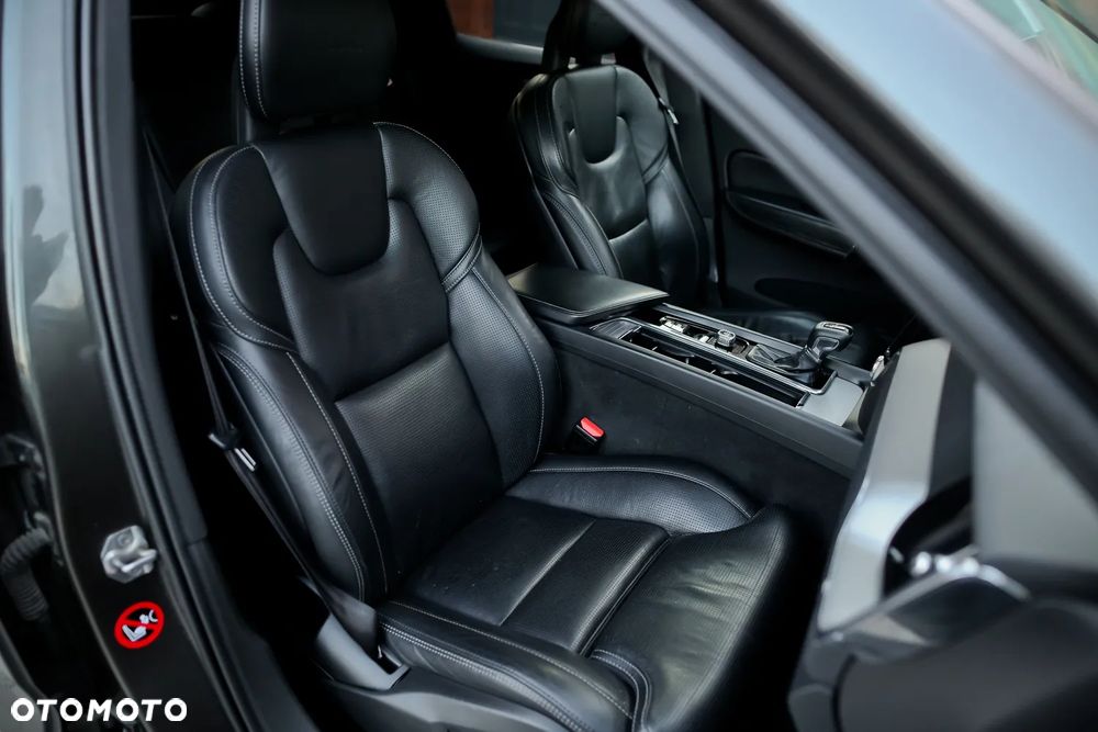 Volvo XC 60 D5 AWD Geartronic Inscription - 24