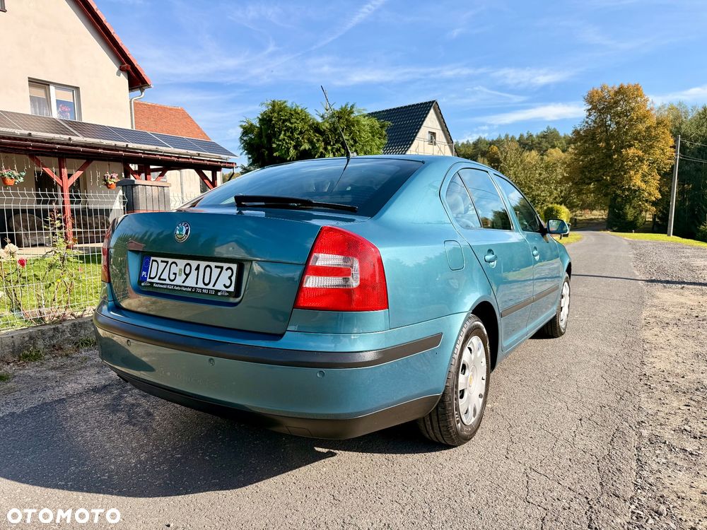 Skoda Octavia 1.6 Ambiente - 4