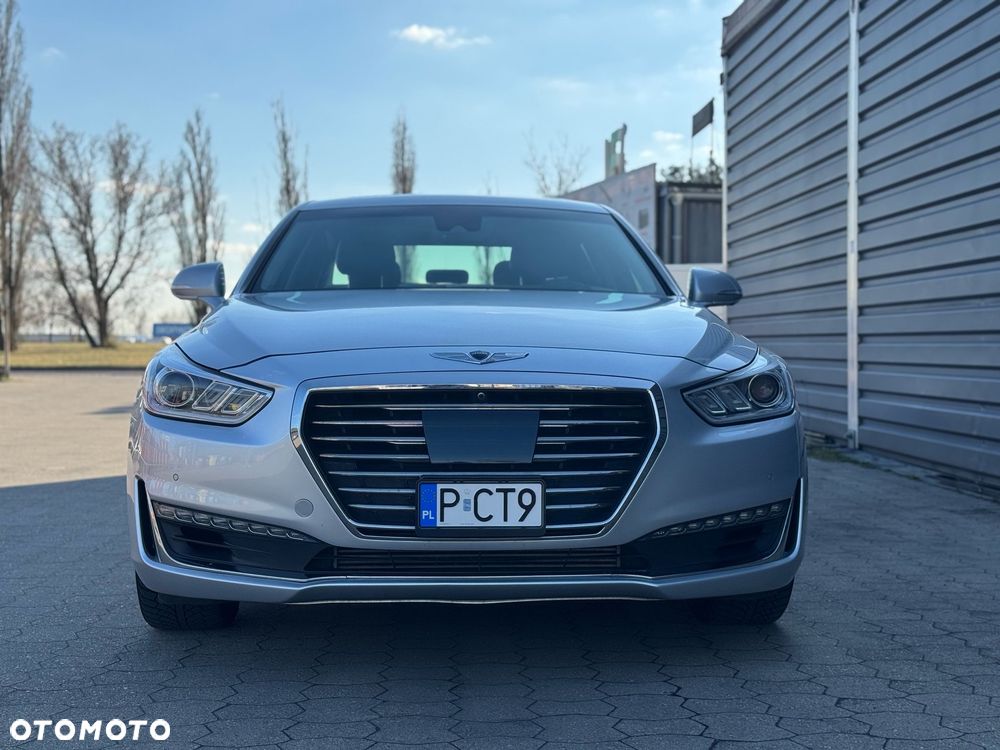 Genesis G90 - 30