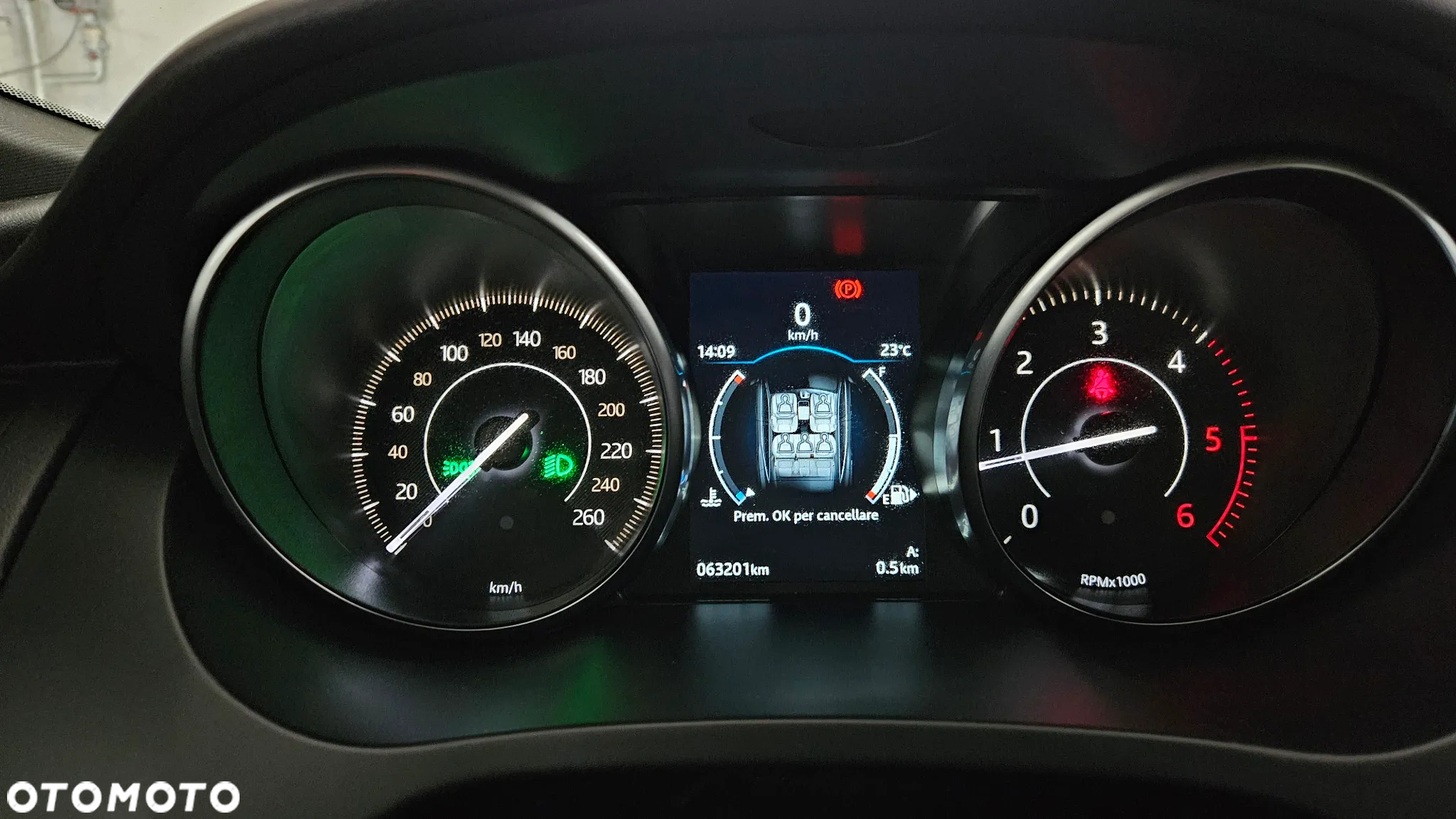 Jaguar E-Pace 2.0 i4D FWD R-Dynamic S - 26