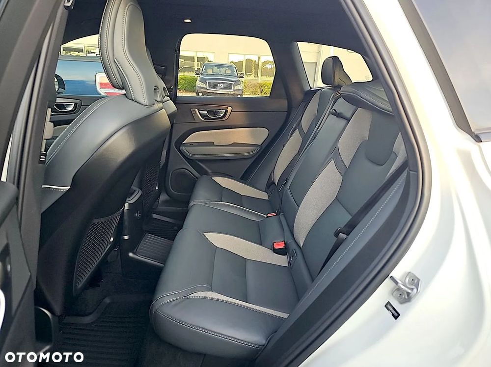 Volvo XC 60 T8 AWD Plug-In Hybrid R-Design - 19