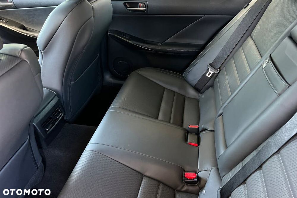 Lexus IS 200t / 300 F Sport - 17