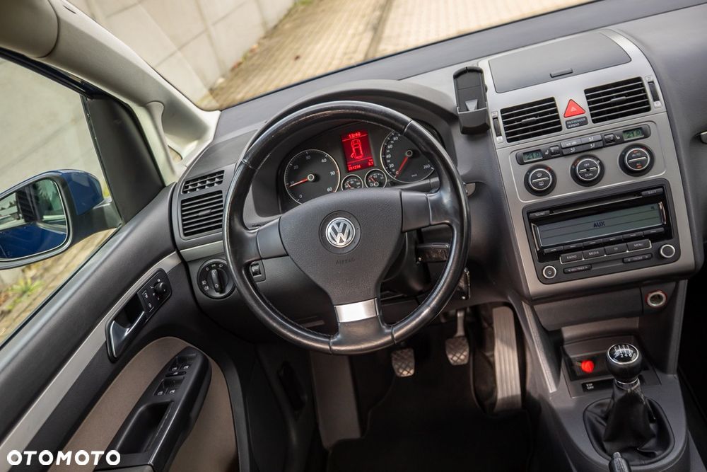 Volkswagen Touran 2.0 TDI DPF Highline - 31