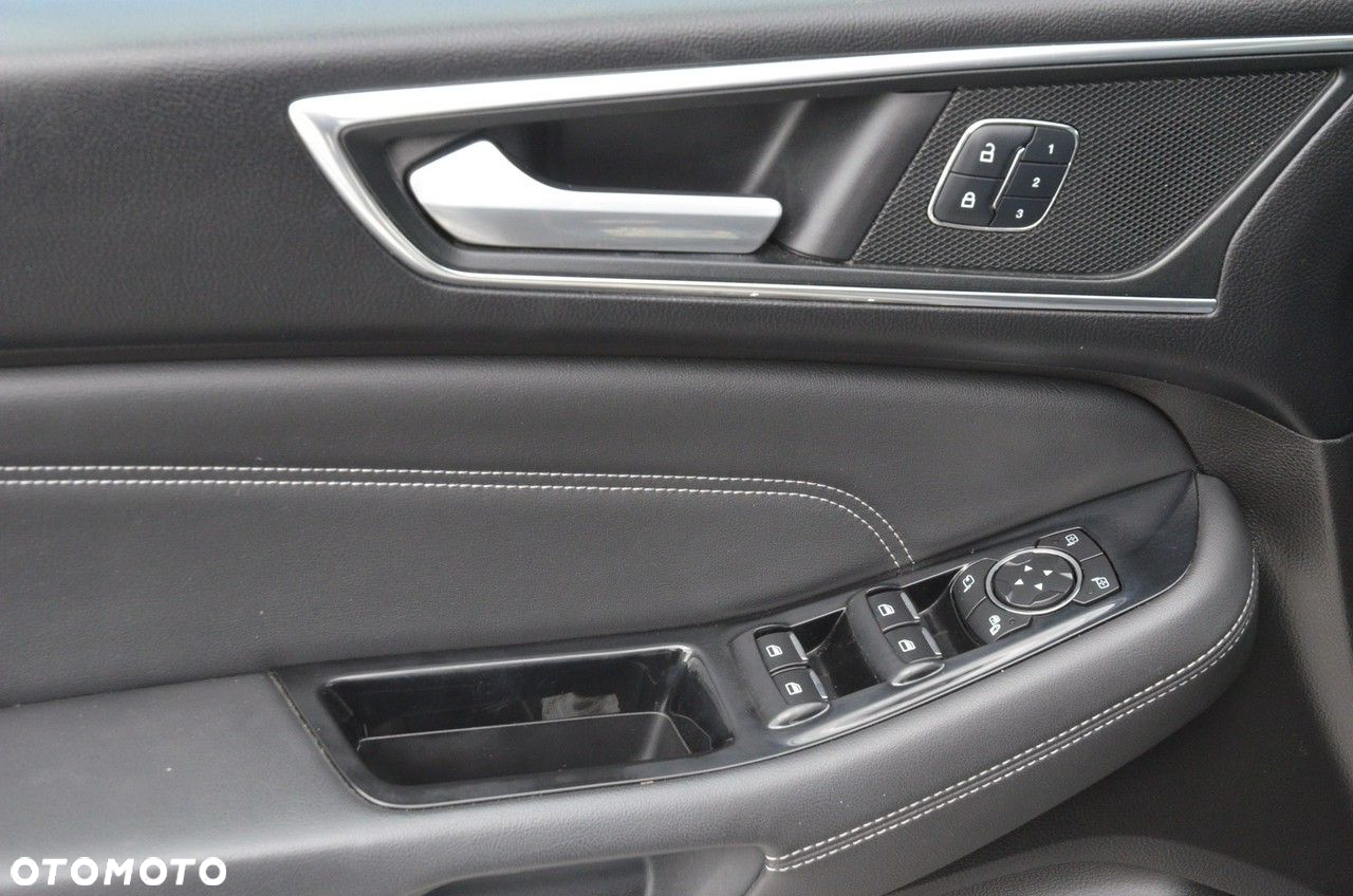 Ford S-Max 2.0 TDCi 4WD Titanium PowerShift - 24