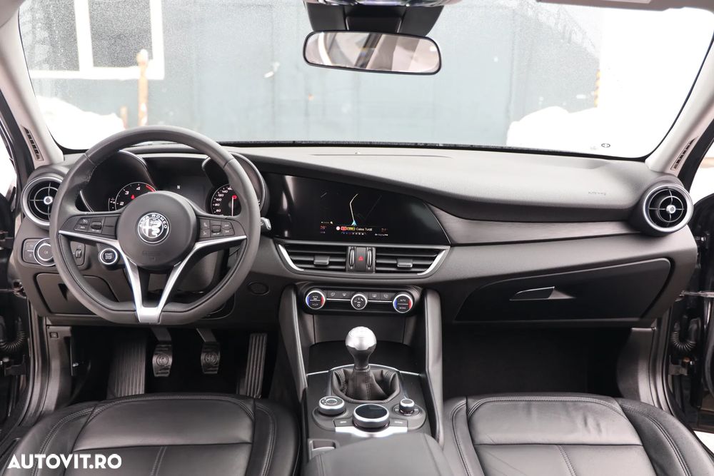 Alfa Romeo Giulia 2.2 - 15