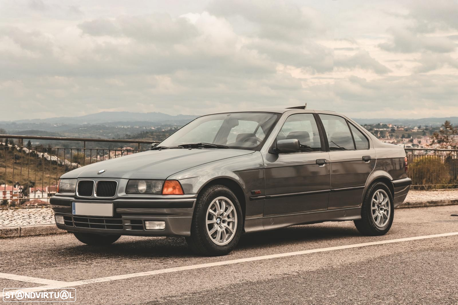 BMW 318 iS - 2
