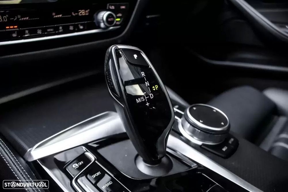 BMW 530 e Pack Desportivo M - 23