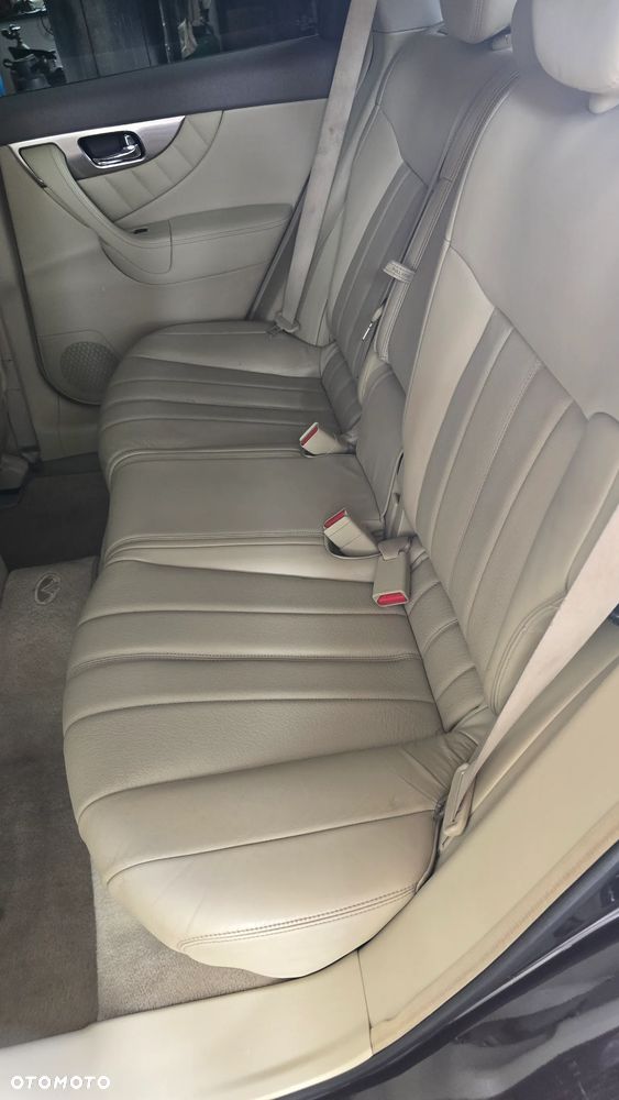 Infiniti FX - 12