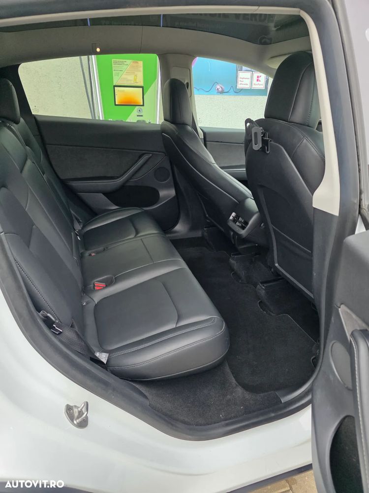 Tesla Model Y AWD Long Range - 10